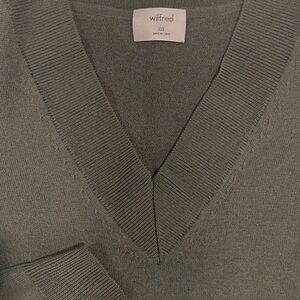 Aritzia Wilfred merino Green V-Neck Sweater XXS fit small see the measurements😊